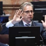 El Radical Eduardo Vischi votó en contra de su propio proyecto, evitando así que el Senado investigu...